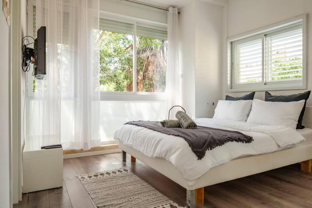 Big Apartment Next To Gordon Beach Plus Free Parking Tel Aviv Exteriör bild
