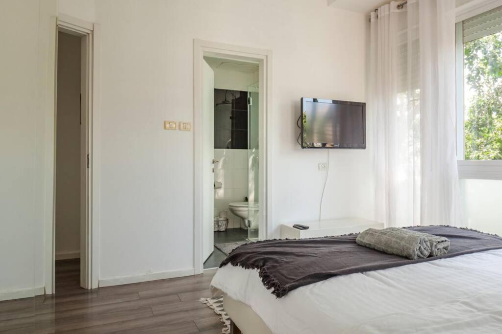 Big Apartment Next To Gordon Beach Plus Free Parking Tel Aviv Exteriör bild