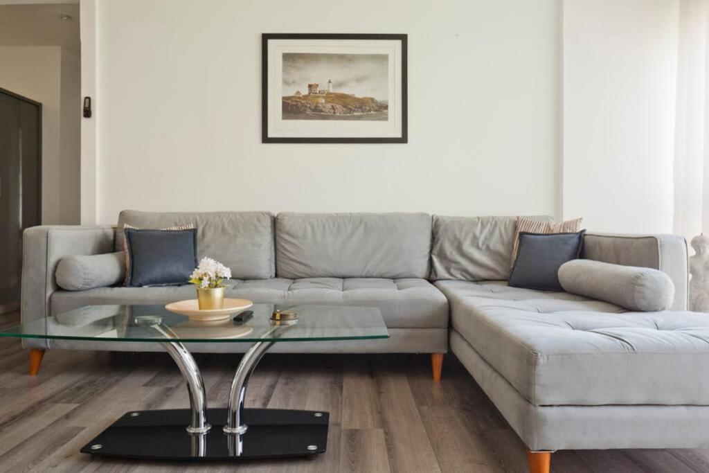 Big Apartment Next To Gordon Beach Plus Free Parking Tel Aviv Exteriör bild