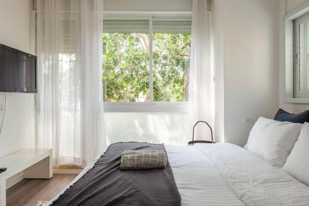 Big Apartment Next To Gordon Beach Plus Free Parking Tel Aviv Exteriör bild