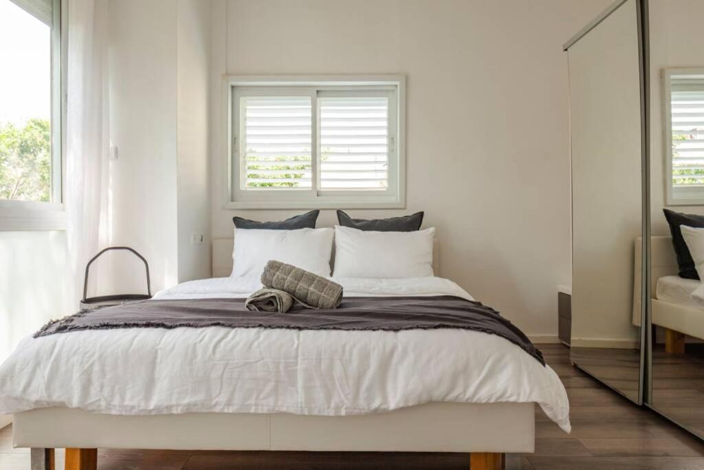 Big Apartment Next To Gordon Beach Plus Free Parking Tel Aviv Exteriör bild