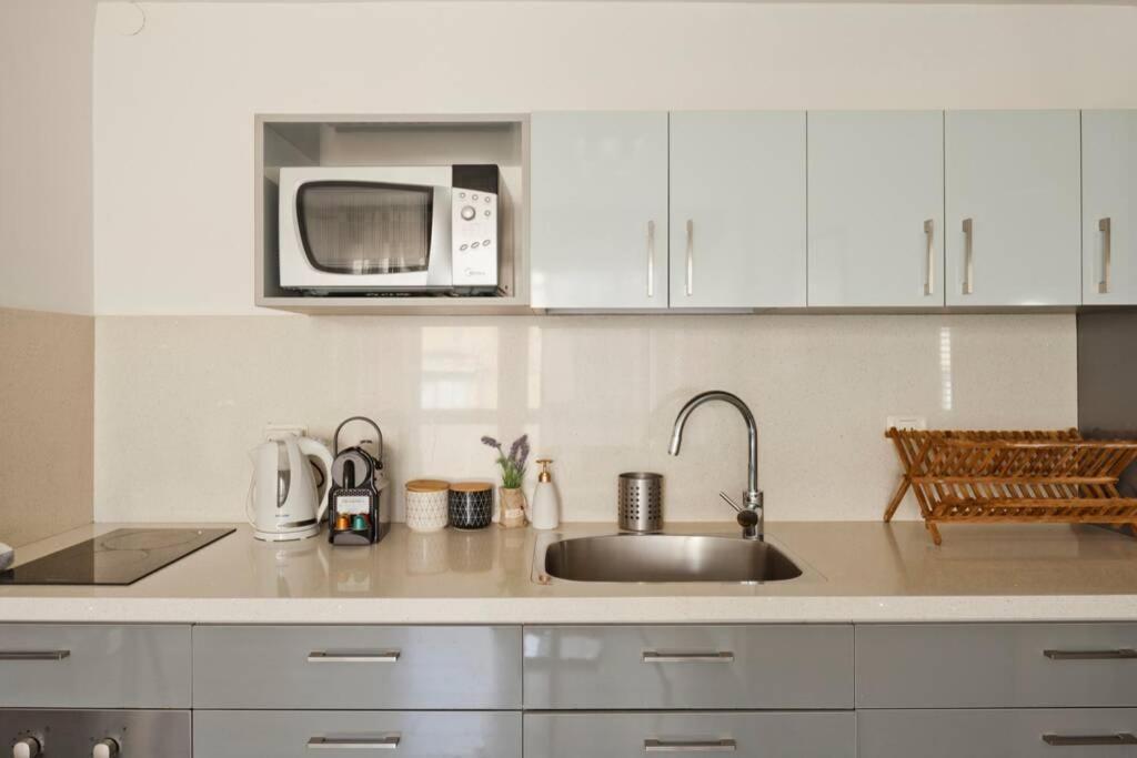 Big Apartment Next To Gordon Beach Plus Free Parking Tel Aviv Exteriör bild