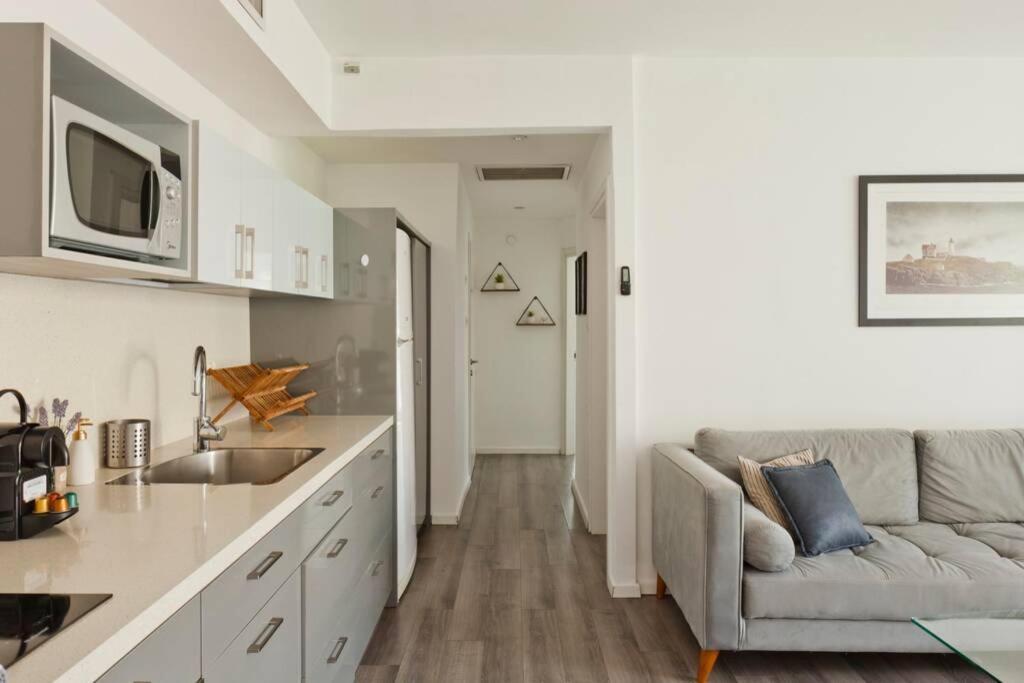 Big Apartment Next To Gordon Beach Plus Free Parking Tel Aviv Exteriör bild